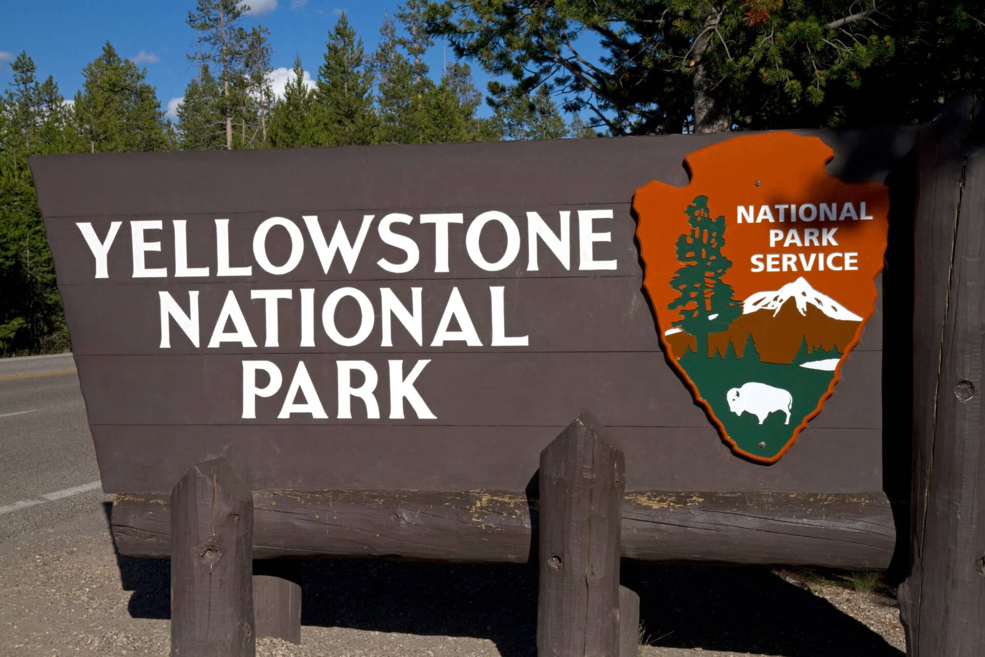 Yellowstone 2025: 10 Things You Need to Know Before You Go - Antlers Arch